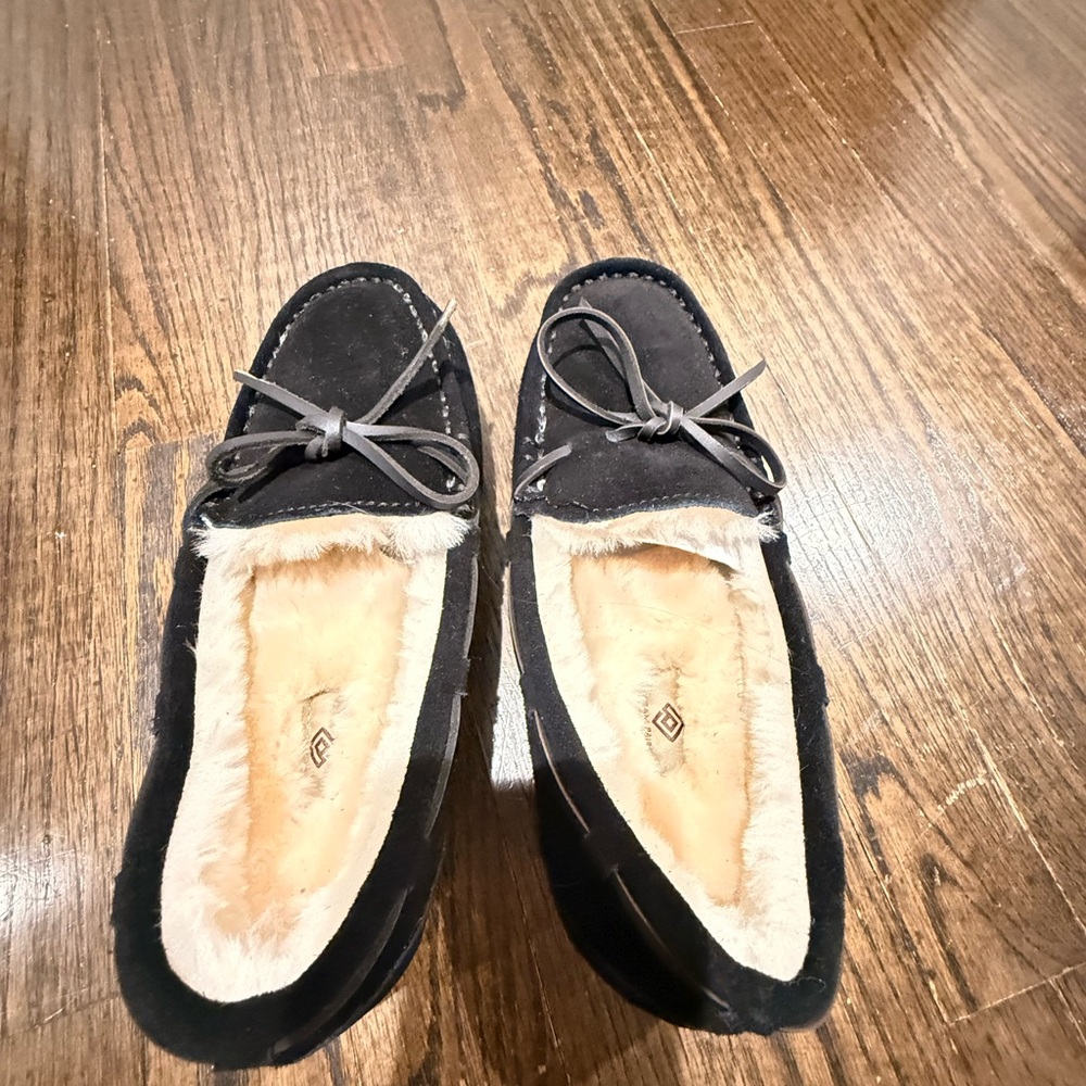 Womens Black Suede Faux-Fur Lined Moccasin Slippers